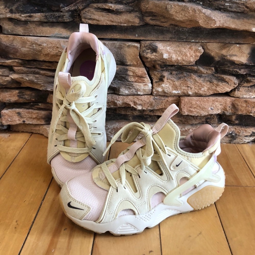 Nike Womens Air Huarache Craft Sandrift Beige Team Gold Shoe Sz 7 EUC
